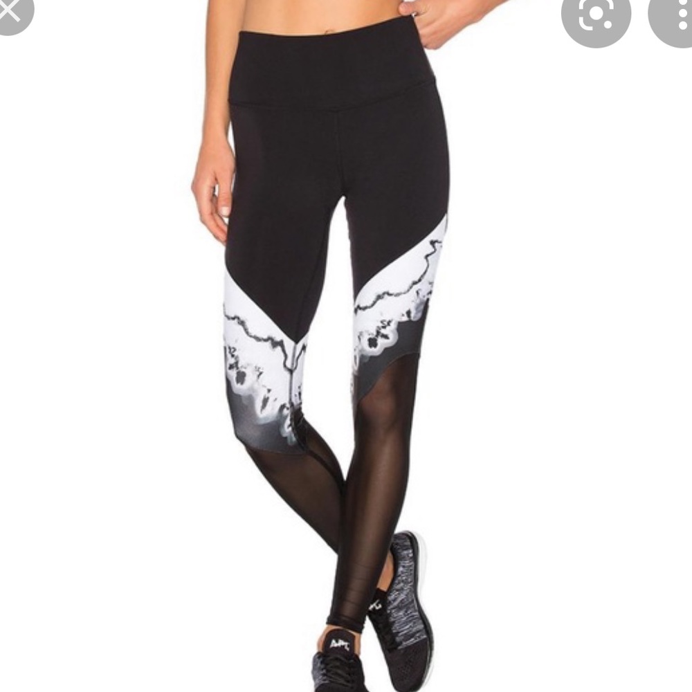 Alo Legging - Picture 2 of 4